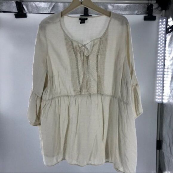 Torrid Ivory Bell Sleeve Blouse Plus sz 2 - Picture 5 of 6